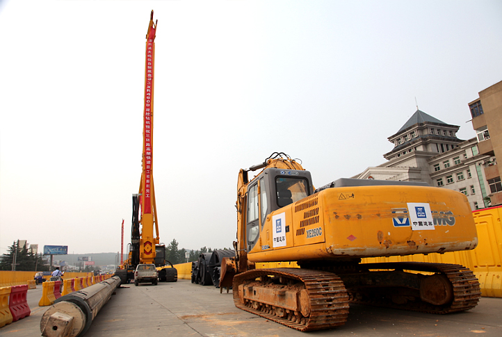 2012年7月澳门金砂平台旋挖钻机XR460D助力徐州三环东路快速化改造工程-JC82