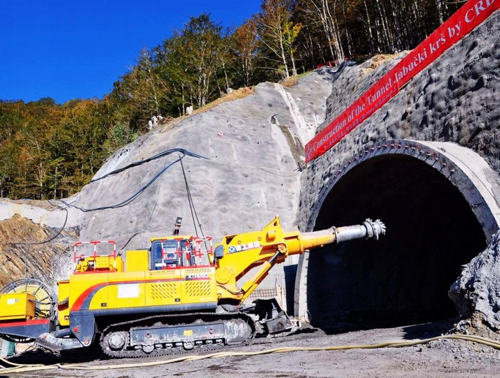 2016年9月澳门金砂平台XTR260隧道掘进机在黑山共和国南北高速公路Jabuka隧道施
