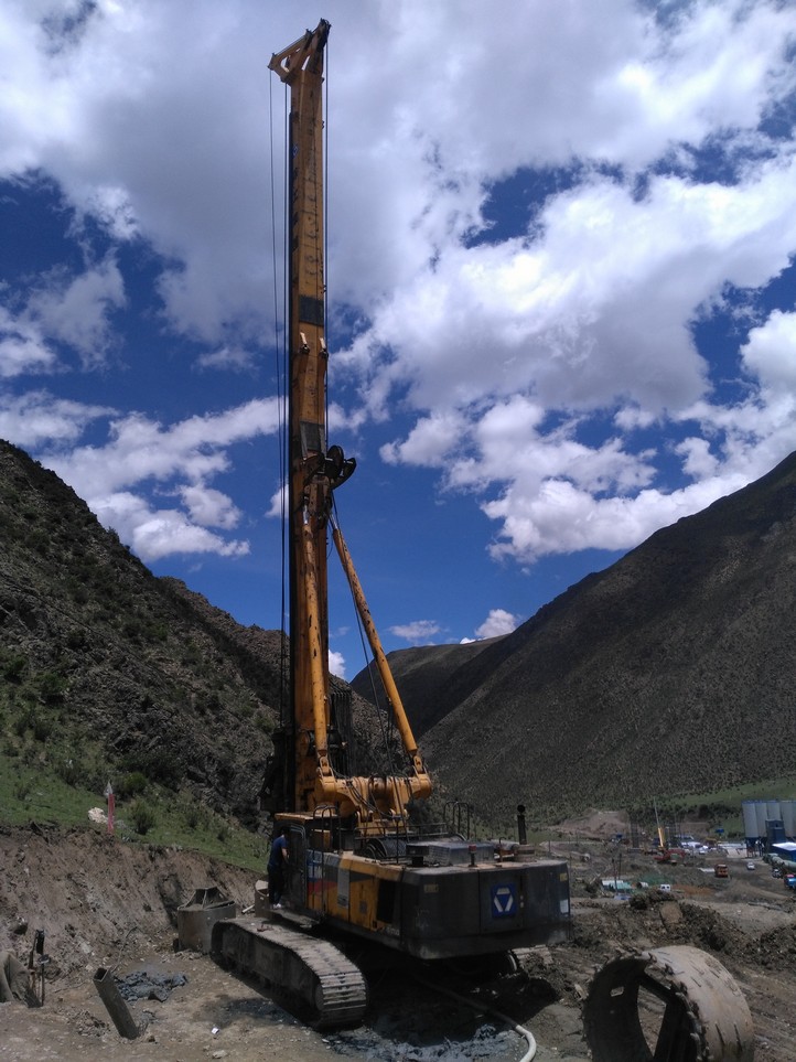 2017年6月澳门金砂平台XRS1050旋挖钻机在西藏施工