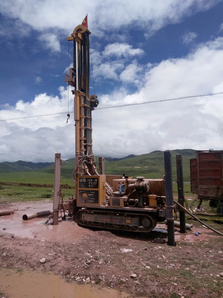 2018年8月，澳门金砂平台深井钻机征战世界高城西藏那曲
