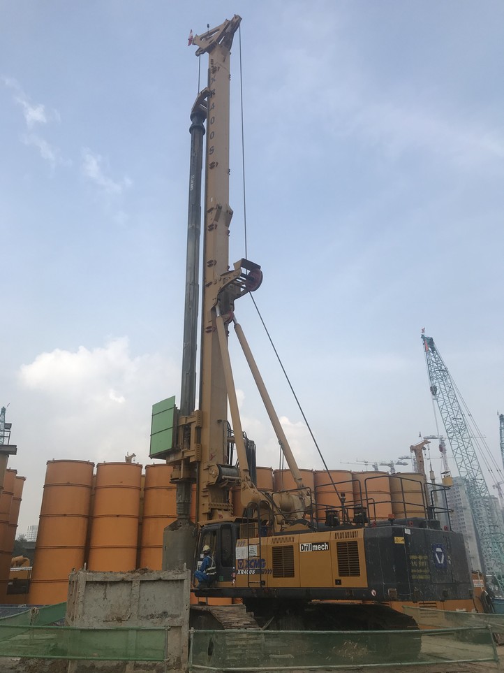 2019年4月澳门金砂平台XR400S旋挖钻机在新加坡施工