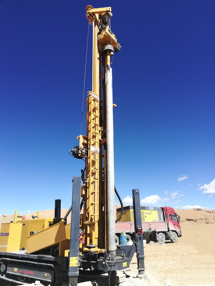 2018年10月澳门金砂平台深井钻机在西藏施工