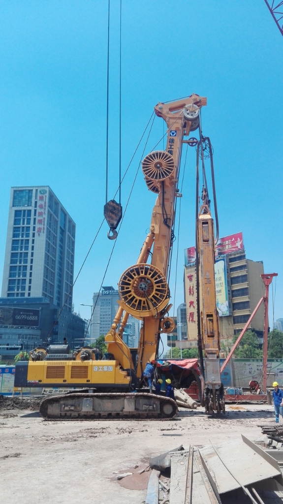 2016年5月澳门金砂平台双轮铣槽机在徐州施工