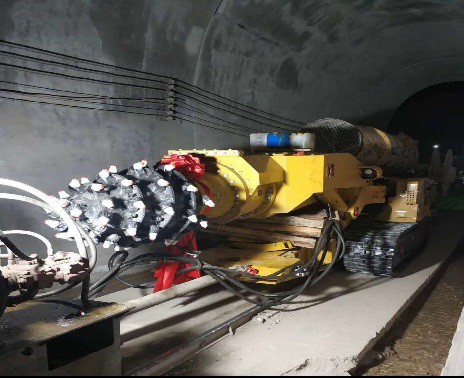 2019年6月澳门金砂平台隧道掘进机征战“世界最难修铁路”大瑞铁路隧道建设